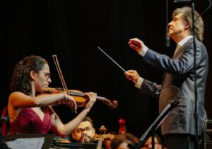 Isabela Rangel, a violinista que saiu de Campos para a Bahia Isabela Rangel, a violinista que saiu de Campos para a Bahia