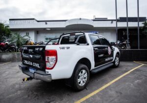 Motorista escapa de tiros durante roubo de carga na BR-356, em Campos