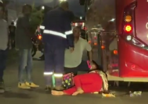 Mulher fica ferida após colisão entre ônibus e bicicleta em Guarus
