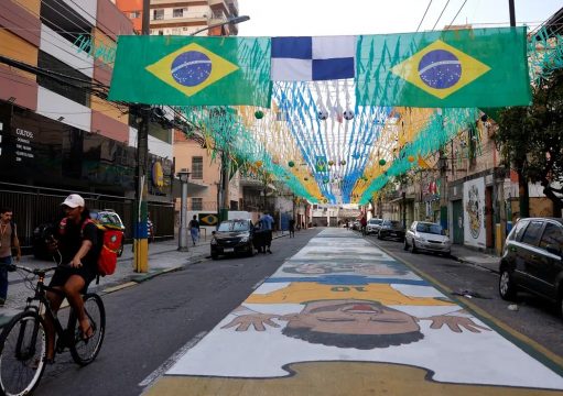 Ruas decoradas para a Copa resgatam tradição e fortalecem laços comunitários Ruas decoradas para a Copa resgatam tradição e fortalecem laços comunitários