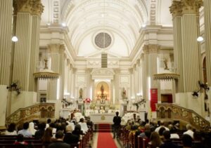 Bispo Dom Roberto celebra 15 anos à frente da Diocese de Campos e recebe Diploma Cristo Redentor