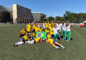 Campeões: equipe do Brasil com atletas de Campos conquista Copa de Futebol Unificado na França