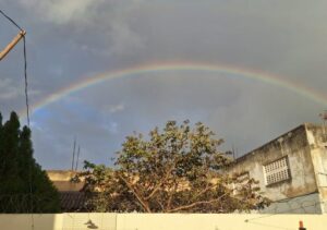 Campos com pancadas de chuva, arco-íris e temperatura mais amena; confira a previsão do fim de semana