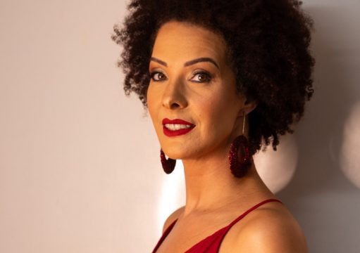 Daniele Souza estreia espetáculo autoral gratuito no Teatro Firjan SESI Campos Daniele Souza estreia espetáculo autoral gratuito no Teatro Firjan SESI Campos