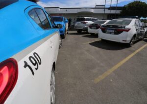 Jovem é baleado no Caju e caso é apontado como tentativa de homicídio