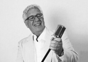 Morre aos 86 anos o cantor italiano Peppino di Capri, ícone da música romântica