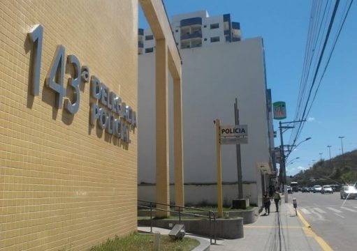 Mulher é presa por atacar a mãe com golpes de faca em Itaperuna Mulher é presa por atacar a mãe com golpes de faca em Itaperuna