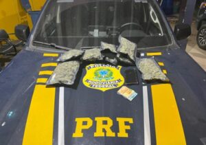 Mulher é presa por tráfico de drogas em ônibus na BR-101 em Campos