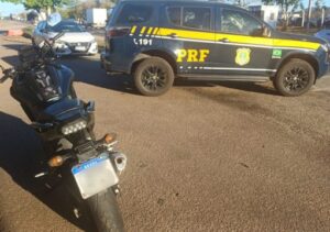 PRF recupera duas motocicletas clonadas durante fiscalizações em Campos