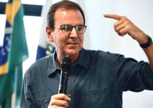 Eduardo Paes lidera disputa pelo governo do Rio com folga em pesquisa Paraná Pesquisas: Eduardo Paes lidera com 40 pontos de vantagem e chance de vitória no 1º turno