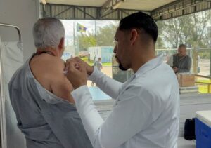Parceria entre Prefeitura de Campos, Petrobras e Heliporto leva vacinação a trabalhadores offshore