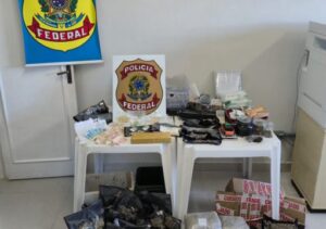 Polícia Federal prende homem por tráfico de drogas durante operação em Campos Polícia Federal prende homem por tráfico de drogas durante operação em Campos