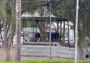 Postura e Guarda Civil são vistas em ação no coreto do Jardim do Liceu