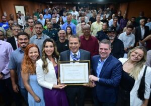 Prefeito Frederico Paes recebeu Medalha Tiradentes, da Alerj