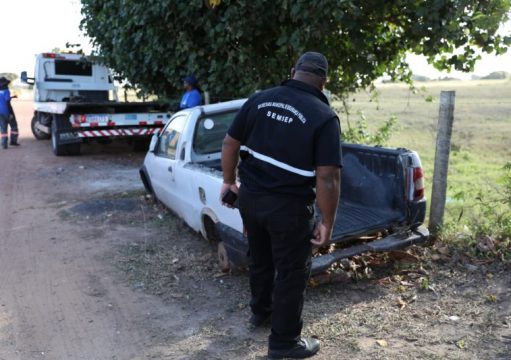São João da Barra inicia remoção de veículos abandonados das vias públicas São João da Barra inicia remoção de veículos abandonados das vias públicas
