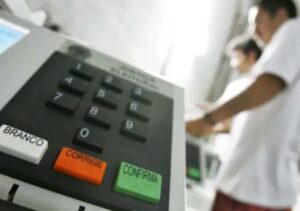 TRE-RJ convoca cerca de 150 mil mesários para atuar nas eleições de outubro TRE-RJ convoca cerca de 150 mil mesários para atuar nas eleições de outubro
