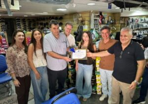 CDL Campos entrega certificado de Pai Lojista 2026 ao empresário Antônio Chicri Bichara Filho