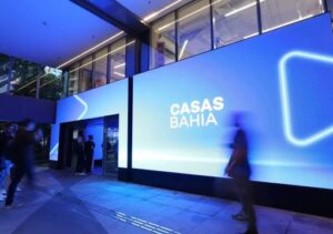 Casas Bahia fecha 298 lojas e pode demitir quase 3 mil funcionários