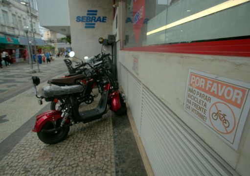 Centro de Campos sem espaço para estacionar bicicletas elétricas Centro de Campos sem espaço para estacionar bicicletas elétricas