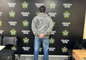 Condenado por receptação é preso em agência de veículos