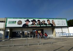 Expo Campos 2026 começa com programação variada e entrada solidária para os shows