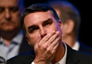 Flávio aparece no TSE filiado ao Missão; PL diz não ter conseguido registrar candidatura e fala em fraude
