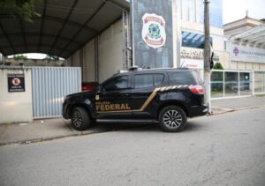 Homem é preso pela Polícia Federal após condenação por estupro de vulnerável; prisão motivou protesto em Campos Homem é preso pela Polícia Federal após condenação por estupro de vulnerável; prisão motivou protesto em Campos