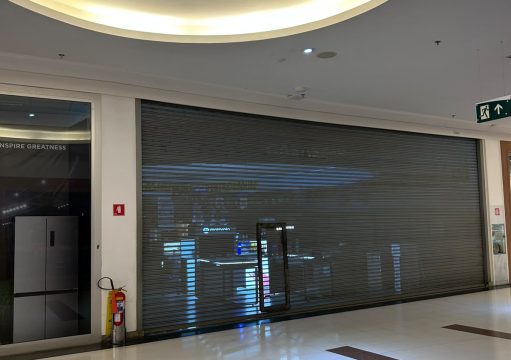 Justiça manda Casas Bahia reverter demissões e proíbe novos cortes Justiça manda Casas Bahia reverter demissões e proíbe novos cortes