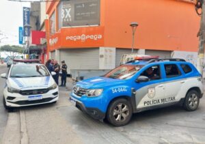 Loja tem porta arrombada e dinheiro furtado do caixa no Centro de Campos