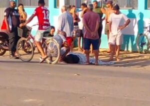 Mulher morre e homem fica gravemente ferido após acidente de moto na RJ-216, Campos