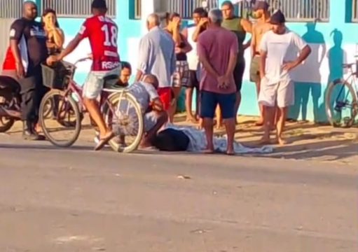 Mulher morre e homem fica gravemente ferido após acidente de moto na RJ-216, Campos Mulher morre e homem fica gravemente ferido após acidente de moto na RJ-216, Campos