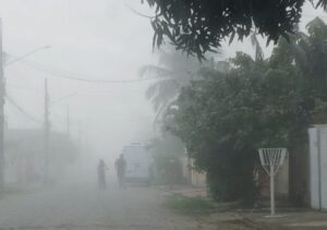 Nevoeiro encobre ruas de Campos e reduz visibilidade em diferentes pontos Nevoeiro encobre ruas de Campos e reduz visibilidade em diferentes pontos