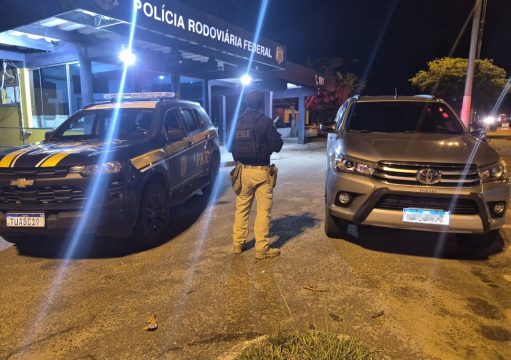 PRF recupera em Campos caminhonete furtada cinco dias antes PRF recupera em Campos caminhonete furtada cinco dias antes