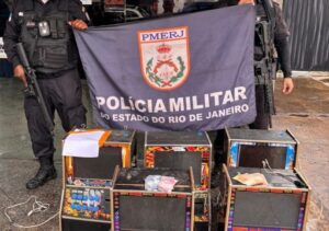 Polícia Militar apreende máquinas caça-níqueis em bares na comunidade Tira Gosto