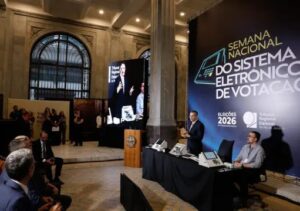 TRE-RJ apresenta mecanismos da urna eletrônica e reforça confiabilidade do sistema eleitoral