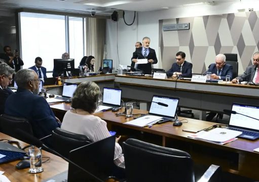 CCJ do Senado aprova PEC que acaba com jornada 6×1 CCJ do Senado aprova PEC que acaba com jornada 6×1