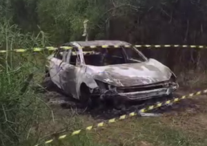 Carro usado em possível fuga após homicídio em Farol de São Tomé é encontrado queimado com corpo em SJB Carro usado em possível fuga após homicídio em Farol de São Tomé é encontrado queimado com corpo em SJB