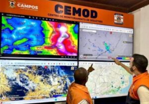 Defesa Civil monitora alerta de rajadas de vento e ressaca marítima