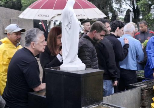 Família se despede de Samira Matheus de Oliveira, mãe de Garotinho e Nelson Nahim Família se despede de Samira Matheus de Oliveira, mãe de Garotinho e Nelson Nahim