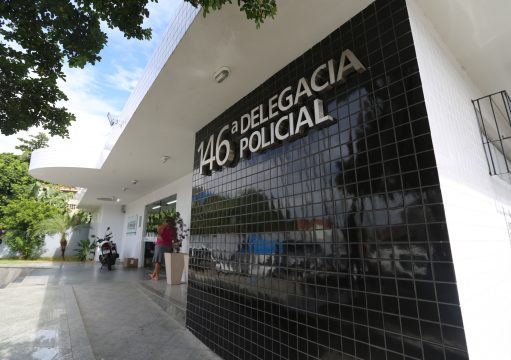 Homem com mandado por homicídios é detido durante ação da PM em Travessão Homem com mandado por homicídios é detido durante ação da PM em Travessão