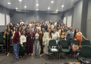 Lilia Neves com curso para gestantes, unindo informação e acolhimento Lilia Neves com curso para gestantes, unindo informação e acolhimento