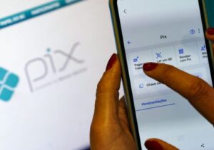 Pix por aproximação deixa de ter limite fixo de R$ 500 Pix terá novas regras para fraudes, cobrança híbrida e contas-salário