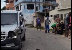 Acidente entre carro e motocicleta deixa feridos em Grussaí, São João da Barra