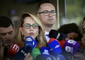 Campanhas de Lula e Flávio dizem ter chegado a acordo para abrir sigilos de candidatos