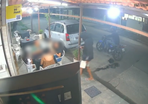 Clientes são assaltados à mão armada em uma lanchonete no Jardim Carioca, em Guarus Clientes são assaltados à mão armada em uma lanchonete no Jardim Carioca, em Guarus