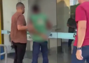 Foragido por tráfico de drogas é preso enquanto trabalhava em supermercado, em Itaperuna Foragido por tráfico de drogas é preso enquanto trabalhava em supermercado, em Itaperuna