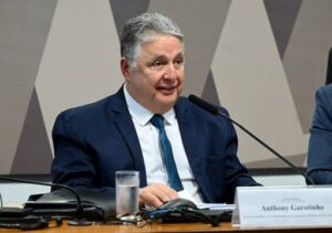 Garotinho desiste de recurso para validar votos e abre caminho para vitória de Douglas Ruas no 1º turno