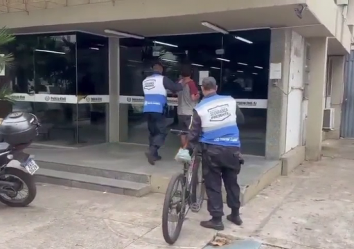 Homem é preso em flagrante após furtar bicicleta na Av. XV de Novembro, no Centro Homem é preso em flagrante após furtar bicicleta na Av. XV de Novembro, no Centro