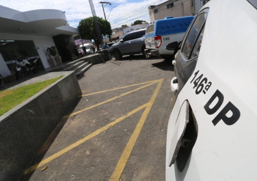 Jovem é baleado nas costas durante abordagem de dupla em moto em Campos Jovem é baleado nas costas durante abordagem de dupla em moto em Campos