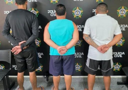 Motoboy teria acionado grupo para torturar casal e cobrar ‘dívida’ por valor de entrega em Campos; trio é preso Motoboy teria acionado grupo para torturar casal e cobrar ‘dívida’ por valor de entrega em Campos; trio é preso